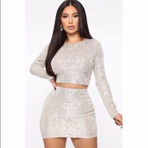 Sparkle sequin set in silver.